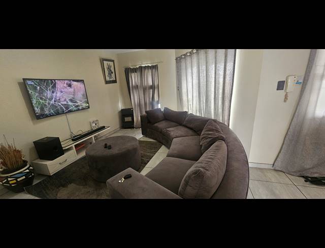 2 BEDROOM TOWNHOUSE FOR SALE IN ELANDSHAVEN